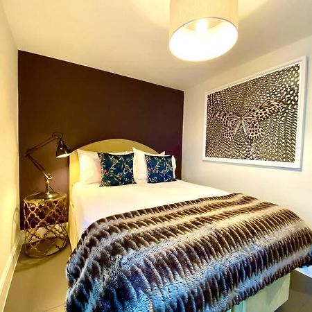 Stunning Apartment - 1 Minute Walk To Poole Quay - Great Location - Free Parking - Fast Wifi - Smart Tv - Newly Decorated - Sleeps Up To 2! Close To Poole & Bournemouth & Sandbanks Extérieur photo