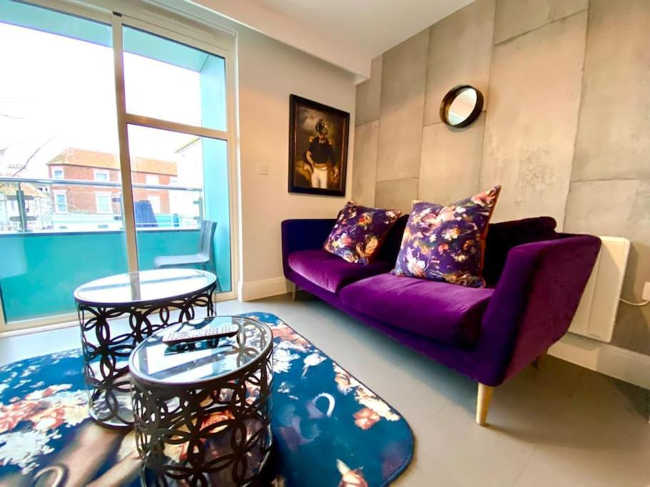 Stunning Apartment - 1 Minute Walk To Poole Quay - Great Location - Free Parking - Fast Wifi - Smart Tv - Newly Decorated - Sleeps Up To 2! Close To Poole & Bournemouth & Sandbanks Extérieur photo