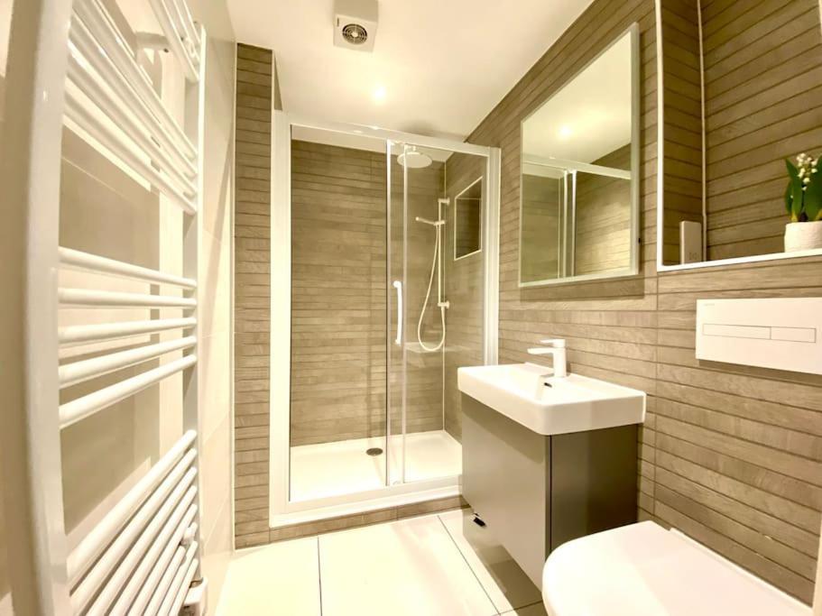 Stunning Apartment - 1 Minute Walk To Poole Quay - Great Location - Free Parking - Fast Wifi - Smart Tv - Newly Decorated - Sleeps Up To 2! Close To Poole & Bournemouth & Sandbanks Extérieur photo